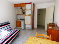 Le studio en location saisonni&egrave;re &agrave; Marseille, cot&eacute; entr&eacute;e ,kitchnet.
